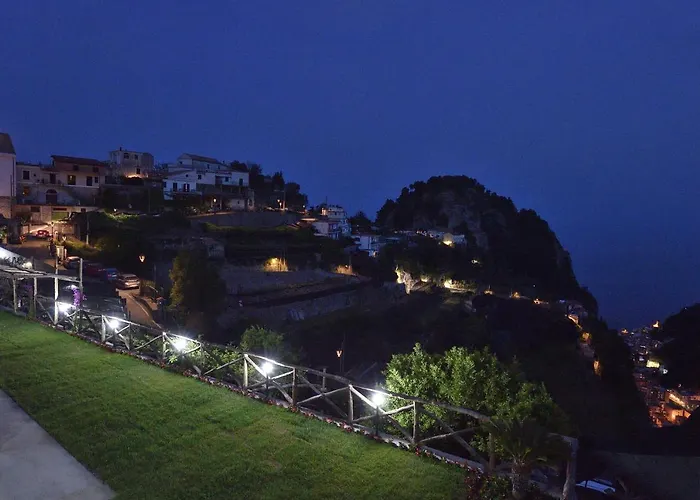 Amalfi Sky View * スカラ
